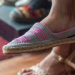 Este simples detalhe fez o chinelo com crochê virar febre