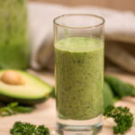 A melhor receita de vitamina de abacate cremosa e nutritiva Créditos: depositphotos.com / alebloshka