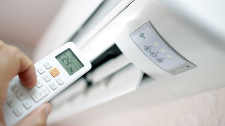 Quem coloca o ar condicionado nesta temperatura paga 25% a mais na conta agora Créditos: depositphotos.com / andrei111