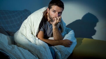 Quem fica sem dormir direito pode sofrer com estes efeitos durante o dia