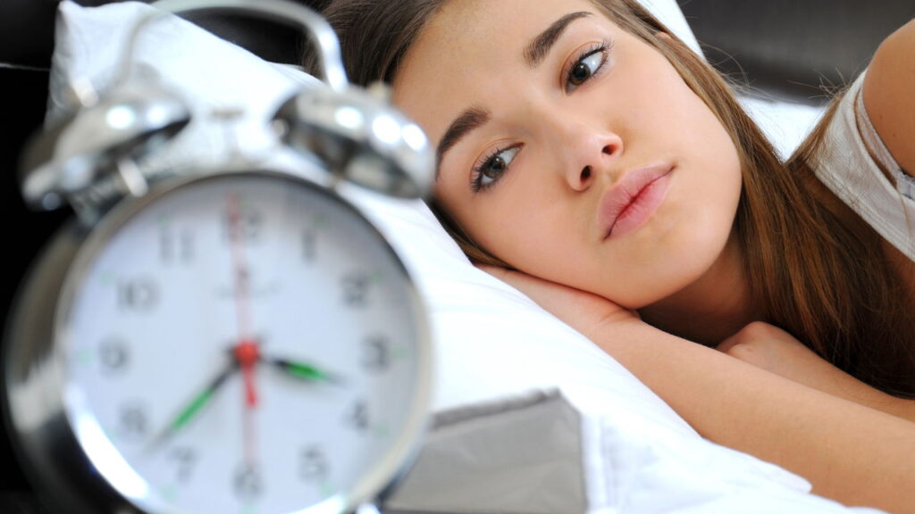 Quem fica sem dormir direito pode sofrer com estes efeitos durante o dia
