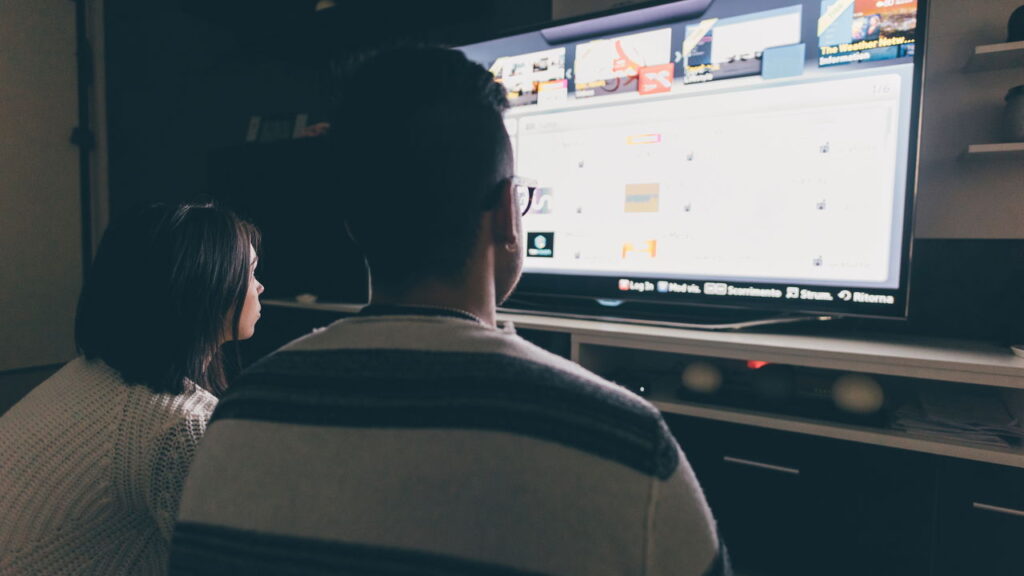 Essas duas funções escondidas no HDMI mudam tudo no som e no controle da TV