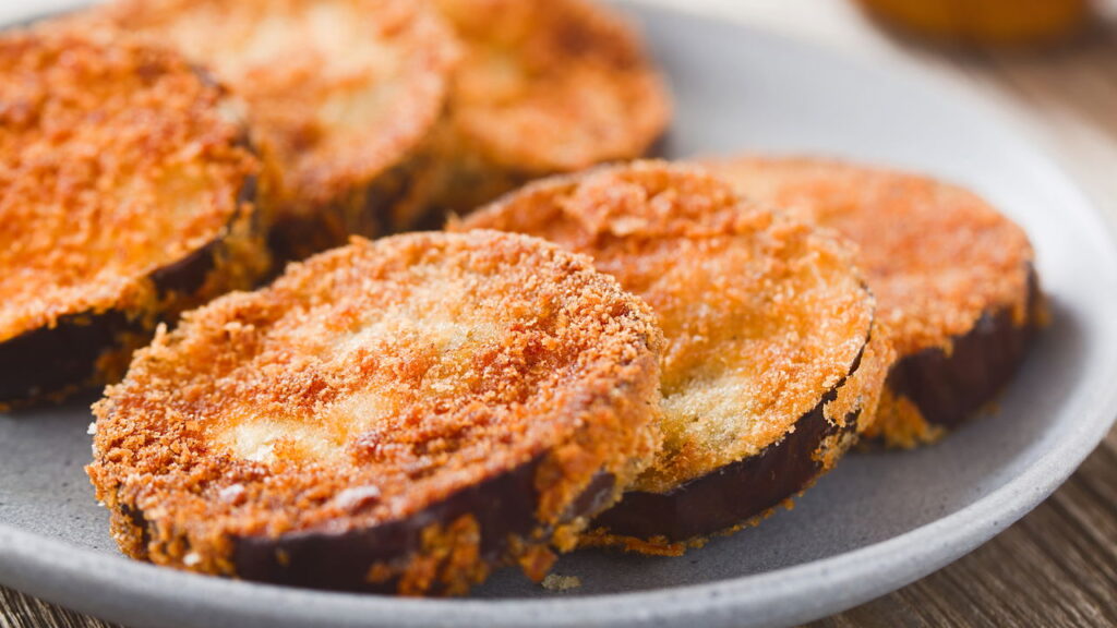 O segredo da crocância que fez essa receita de berinjela viralizar