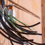 Essas duas funções escondidas no HDMI mudam tudo no som e no controle da TV