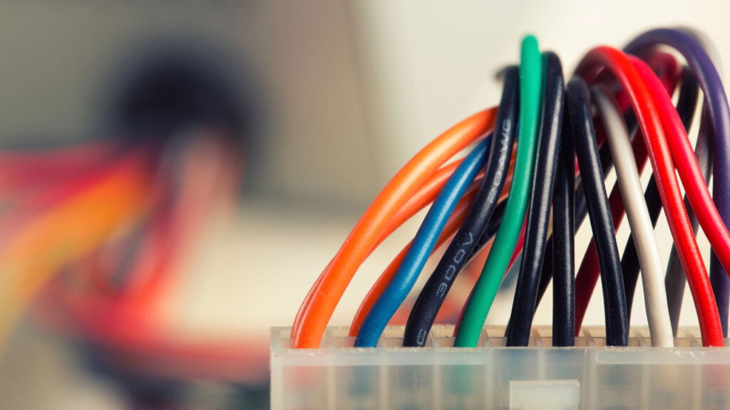 Essas duas funções escondidas no HDMI mudam tudo no som e no controle da TV