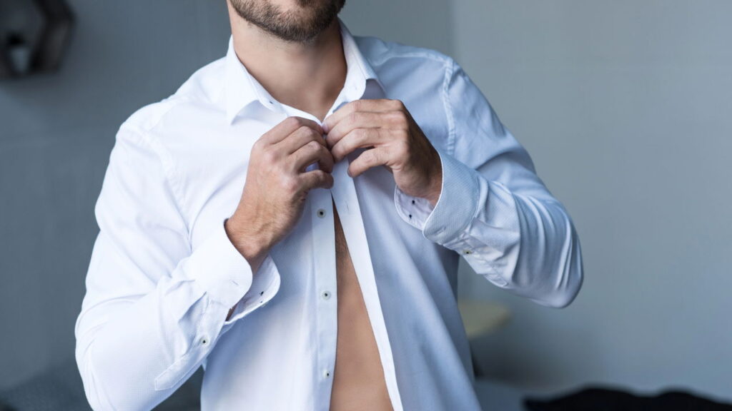 Esse pequeno laço na camisa tem um significado que emociona