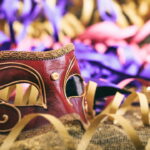 Personalizadas coloridas e únicas as máscaras estão dominando os blocos