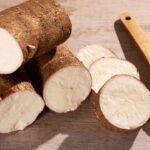 O guia mais completo para plantar mandioca em casa com sucesso
