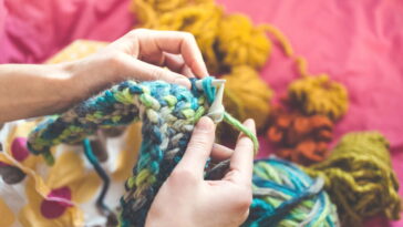Do ateliê para o mundo, a peça de crochê que é puro estilo