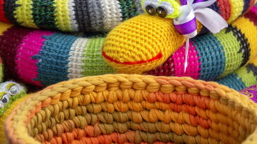 Ela parece perigosa mas virou o amigurumi mais divertido do ano