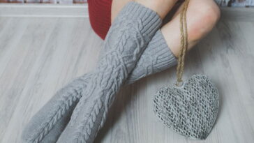 Essa meia feita à mão virou paixão entre quem ama crochê criativo