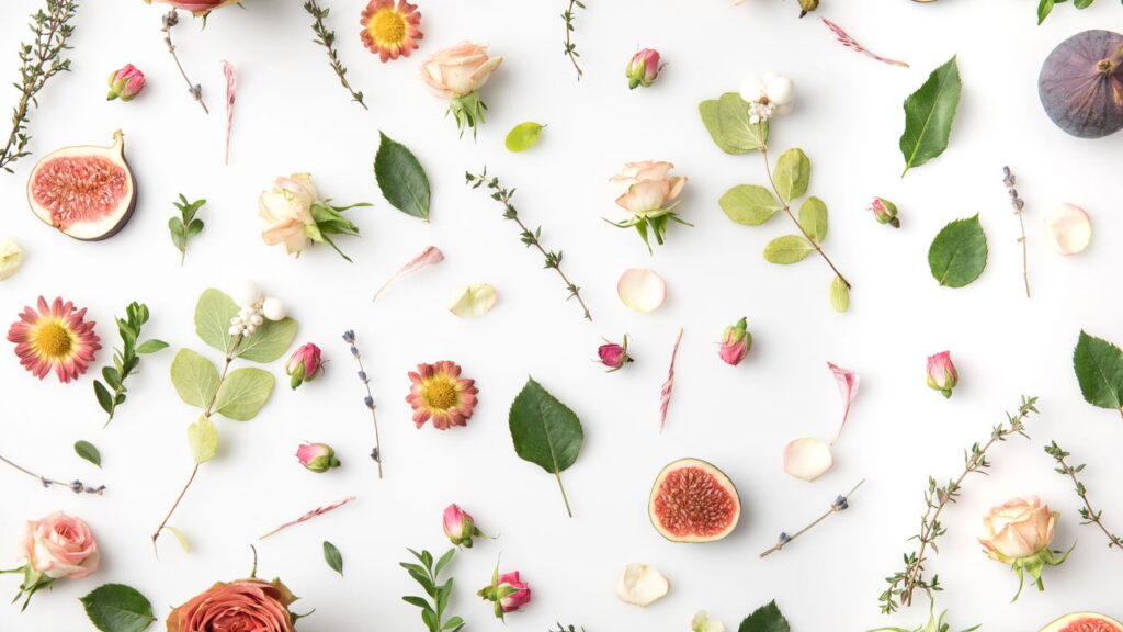 Você não imagina o que pode fazer com garrafas de vidro e flores