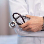 Esse pequeno detalhe na caneta pode salvar vidas e poucos percebem