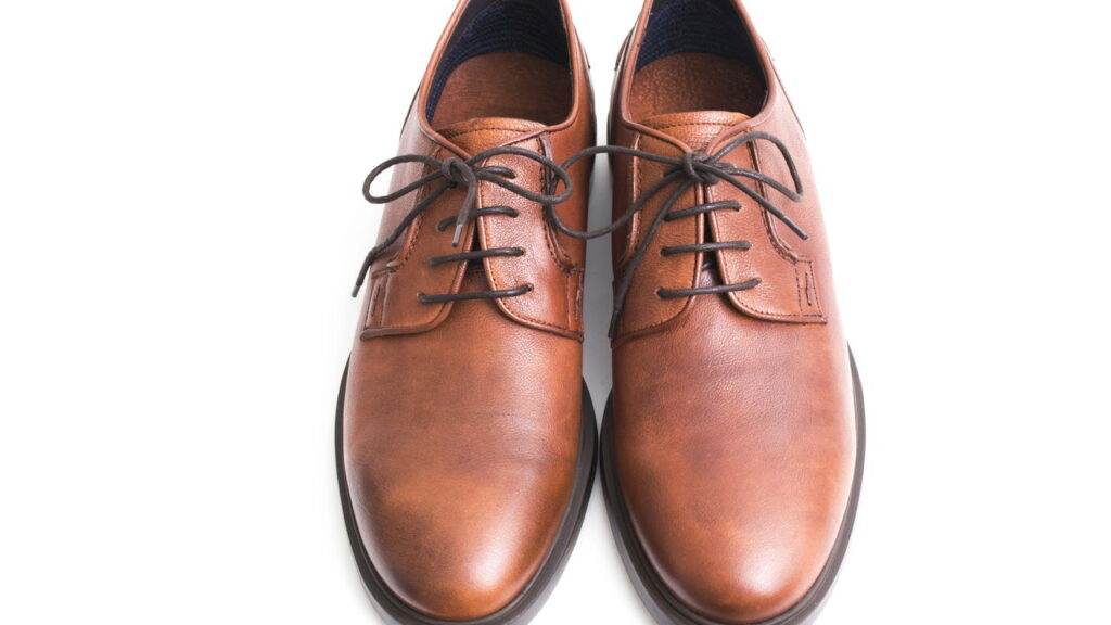 Esses sapatos estão dominando as ruas e virando febre nas vitrines