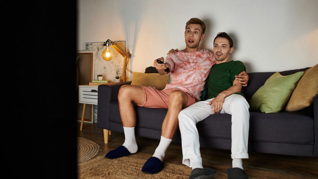 O erro comum na hora de assistir TV que pode causar dores de cabeça
