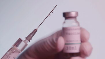 A cirurgia facial que virou moda entre famosas agora levanta alertas entre profissionais
