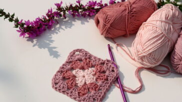 O gorro de crochê que virou febre entre quem ama artesanato