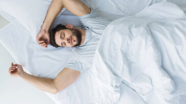 O hábito noturno que parece bobo mas pode transformar seu sono