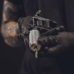 O erro mais comum após tatuar que quase ninguém te conta