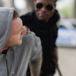 Esse golpe emocional está enganando idosos e roubando fortunas