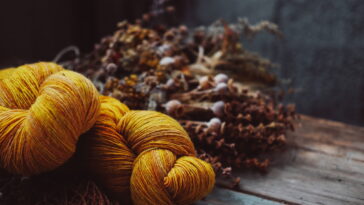 O segredo das artesãs que mais vendem no inverno está nessa boina