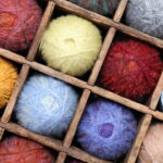 O item mais delicado e útil que toda crocheteira precisa ter por perto