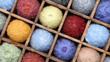 O item mais delicado e útil que toda crocheteira precisa ter por perto