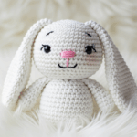 Esse coelhinho de crochê conquistou os corações das crocheteiras por um motivo especial