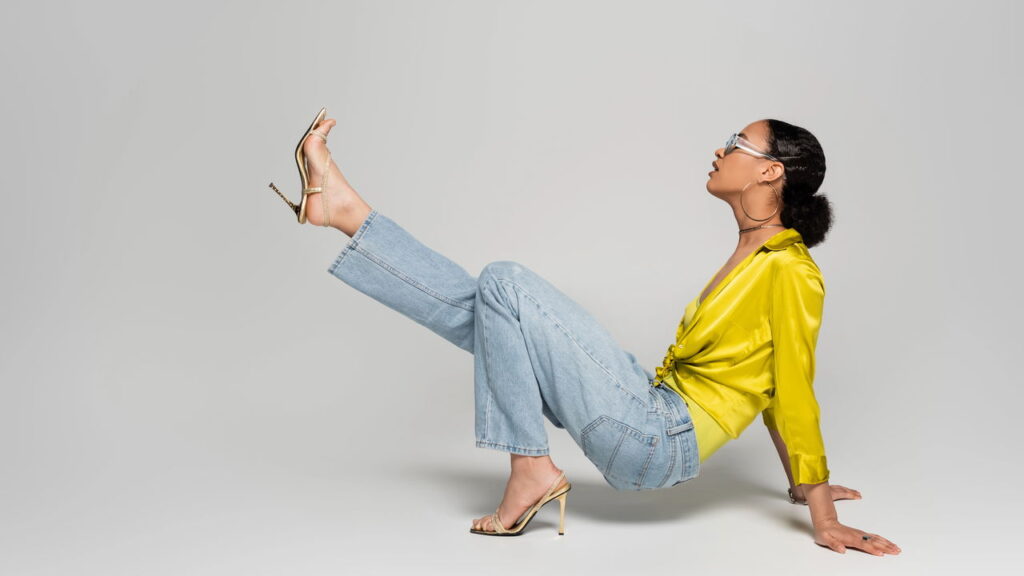 Moda Y2K é o estilo mais buscado dos últimos anos e voltou com tudo
