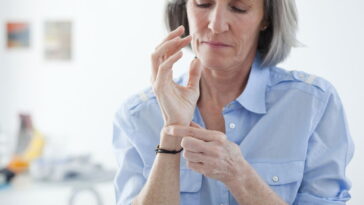 O tecido das mãos que pode ser a chave contra a progressão da artrite