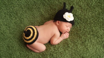 Esse sapatinho de abelha está derretendo corações de pais e crocheteiras