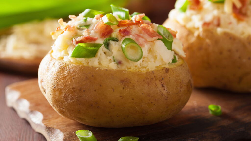 A batata recheada que une sabor cremoso e crocância na medida certa