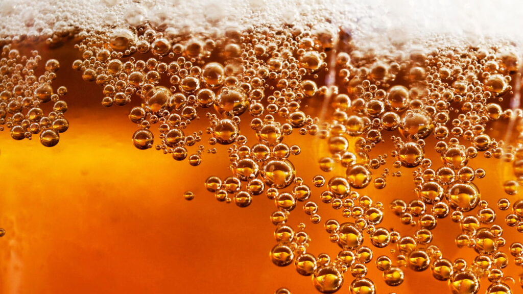 O detalhe na garrafa que mantém o sabor da cerveja e quase ninguém percebe
