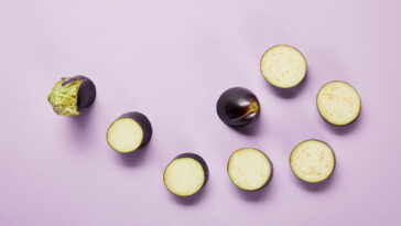 O guia mais completo para plantar berinjela em casa com sucesso