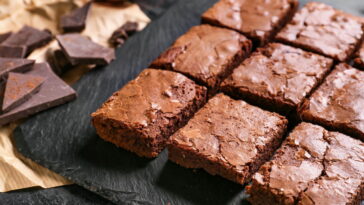Essa receita de brownie viralizou nas redes e nem precisa de forno