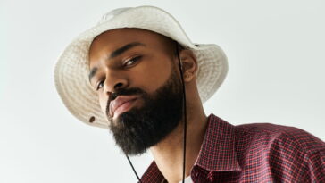 De símbolo cultural a tendência global o que há por trás do bucket hat