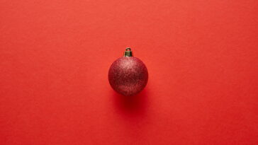 A técnica de papel trançado que está conquistando o Natal brasileiro