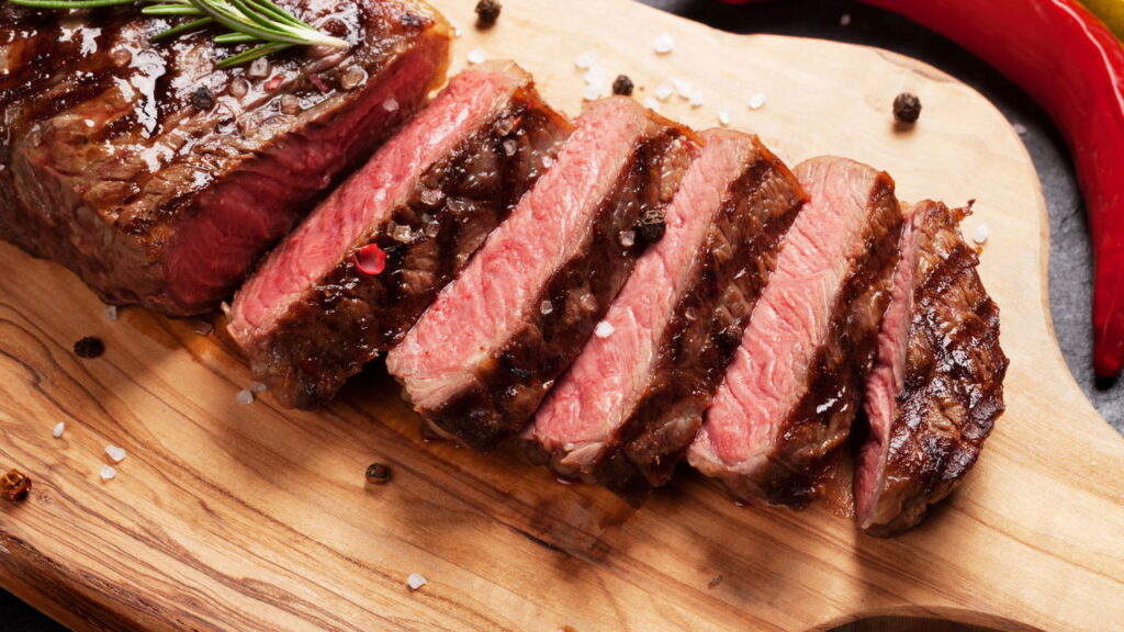 Brasileiros estão redescobrindo técnicas simples para preparar carne perfeita
