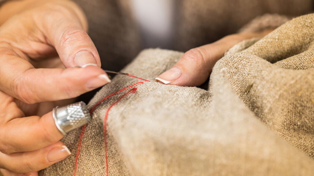 Essa técnica simples está revolucionando os guarda-roupas em 2025
