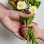 O modelo artesanal mais desejado da estação tem flores e muito charme
