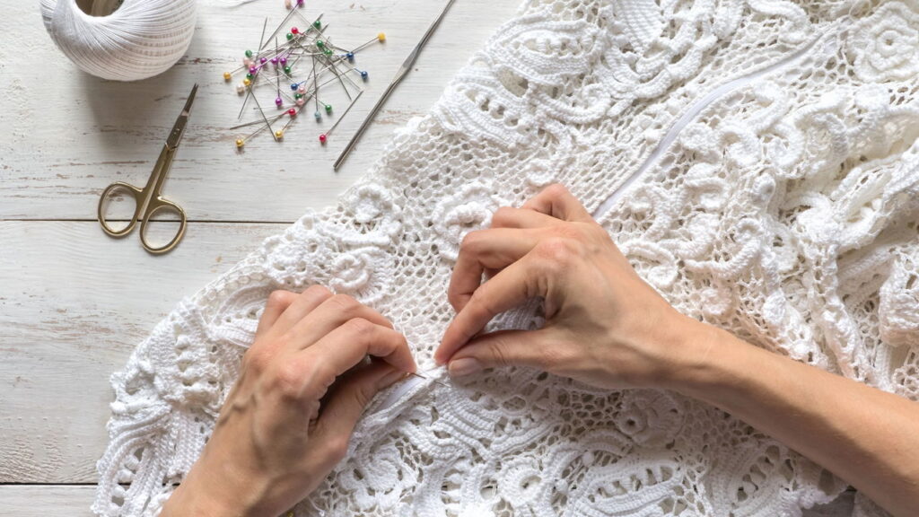 Esse vestido com girassol é tão delicado que emociona quem vê