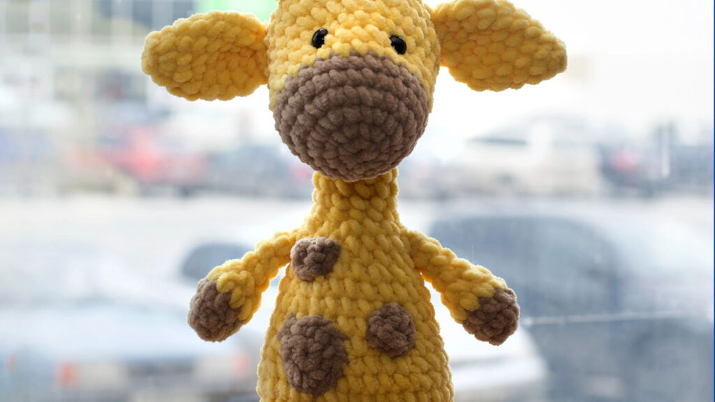 O charme dessa toalha com girafa em crochê vai te surpreender