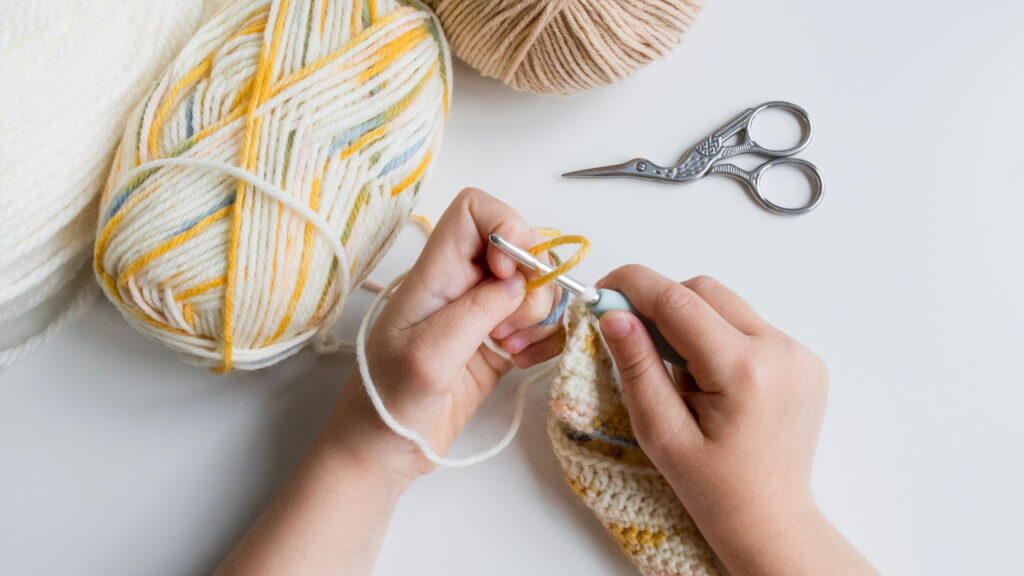 O acessório artesanal que virou febre entre crocheteiras amantes da decoração natural