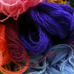 Essa manta delicada está bombando entre crocheteiras experientes