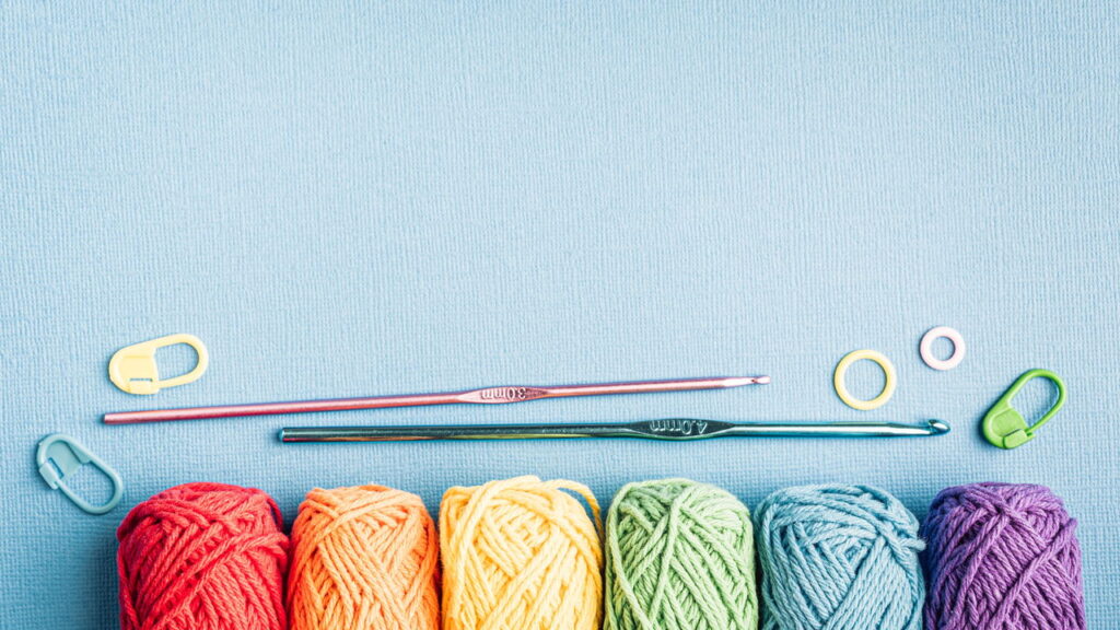 Essa cortina artesanal viralizou entre crocheteiras e é o toque mágico nos quartos das crianças