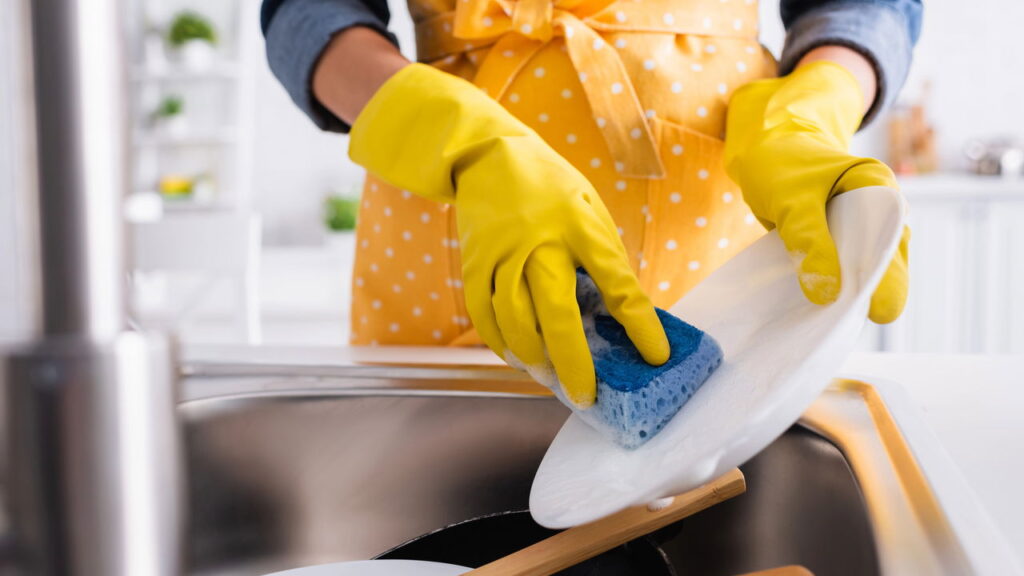 Esse produto simples da sua cozinha pode deixar seus azulejos como novos