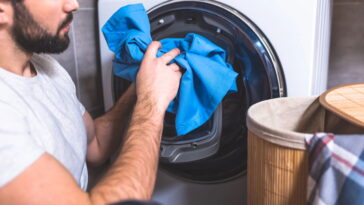 Roupas com cheiro de mofo? Veja como evitar isso mesmo com chuva e umidade