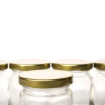 As melhores ideias para reutilizar potes de vidro de iogurte em casa