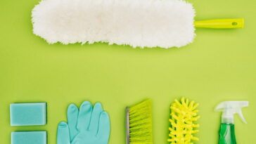 Essa escova tira pelos e sujeiras que o aspirador não alcança