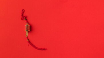 O fenômeno com um copo de água que está intrigando praticantes de Feng Shui